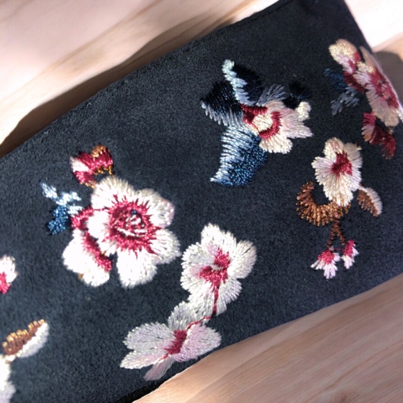 WHBM Bethany Embroidered Suede Block Heels size 10 - Picture 3 of 9